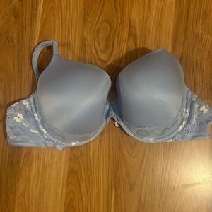 40D Victoria Secret Bra